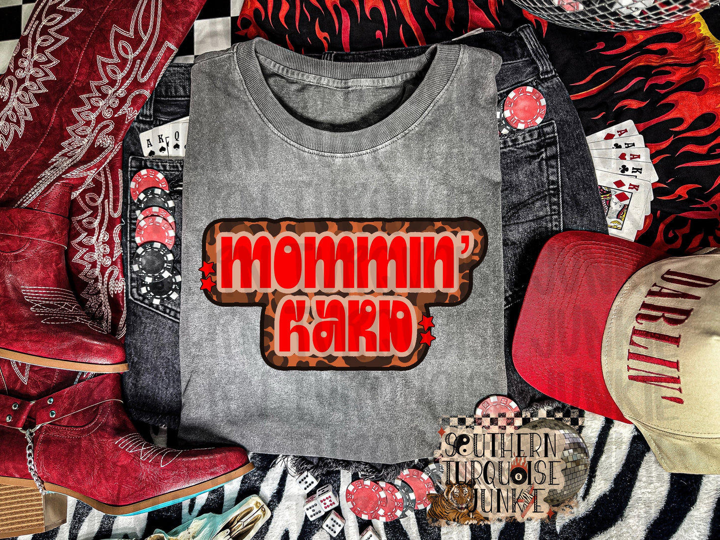 MOMMIN HARD TEE