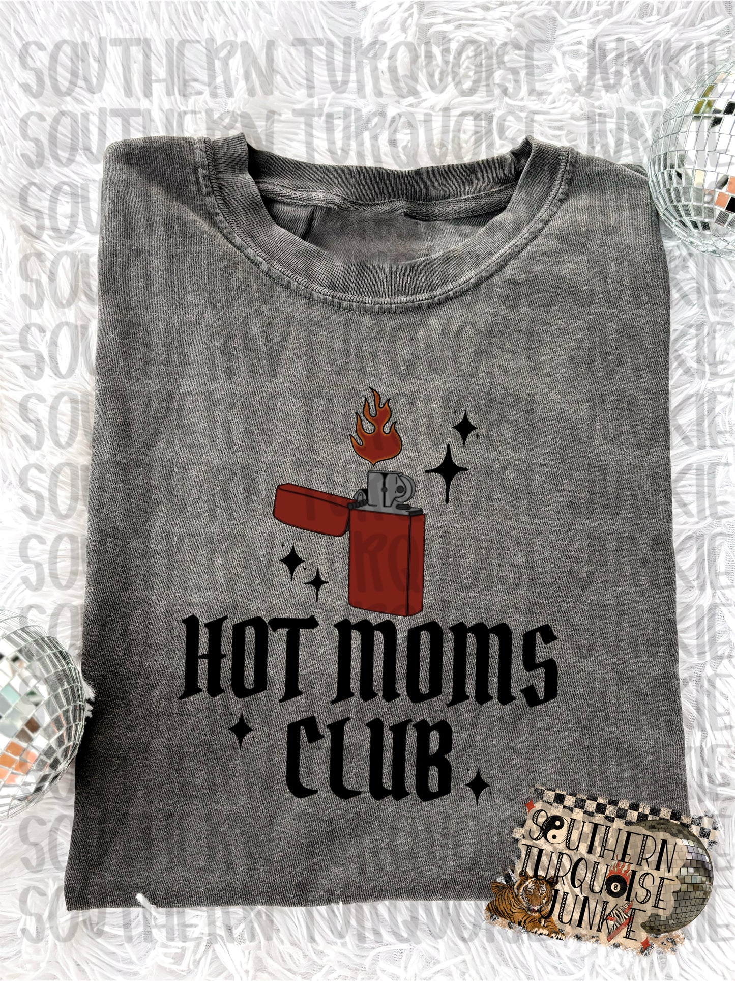 HOT MOMS CLUB TEE